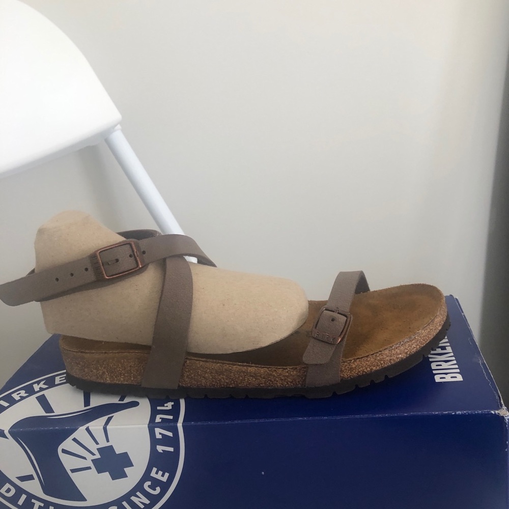 Daloa Mocha Birkenstock Sandals. Size 37.